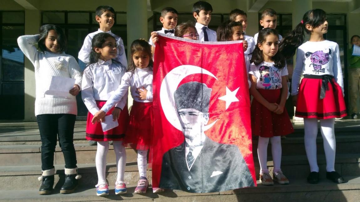 Atatürk vefatının 81.Yıl dönümünde okulumuzdaki törenle anıldı.